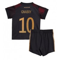 Dětský Fotbalový dres Německo Serge Gnabry #10 MS 2022 Venkovní Krátký Rukáv (+ trenýrky)